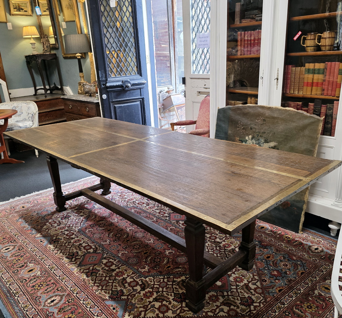 An early French Draper's Table